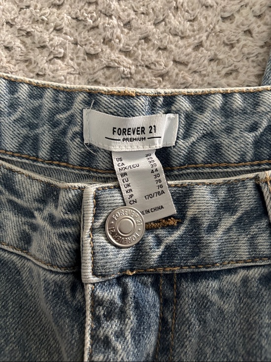 Forever 21 90’s Fit Bow Baggy Jeans - Picture 8 of 8